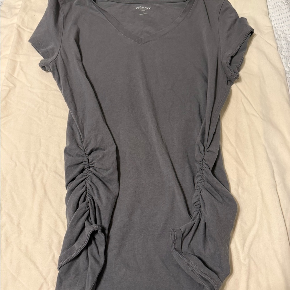 Old Navy Gray Maternity V-Neck Short Sleeve Top - Picture 3 of 4